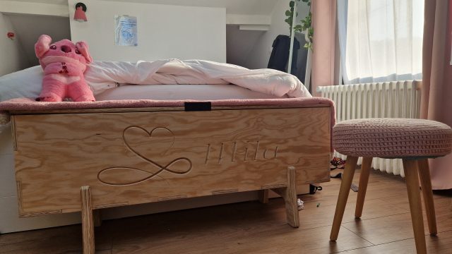 Coffre Grave Pin Radiata — Creabais, mobilier sur-mesure