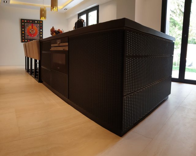 Cuisine Motif Amandes Krion Noir — Creabais, mobilier sur-mesure