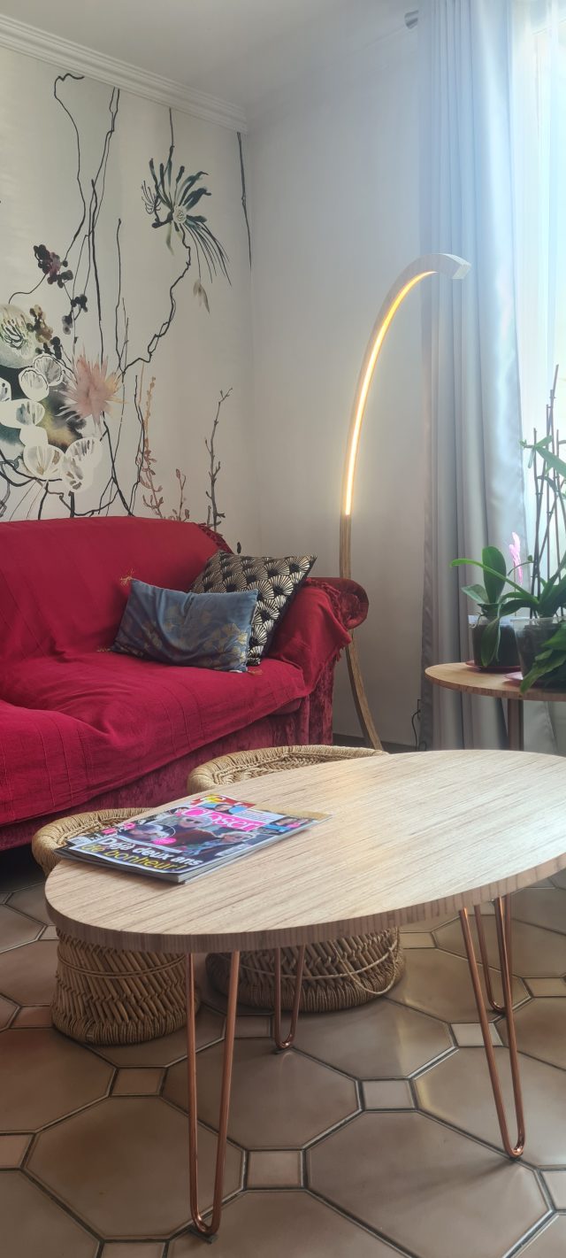 Lampe Arc Pin Radiata Table Baubuche — Creabais, mobilier sur-mesure