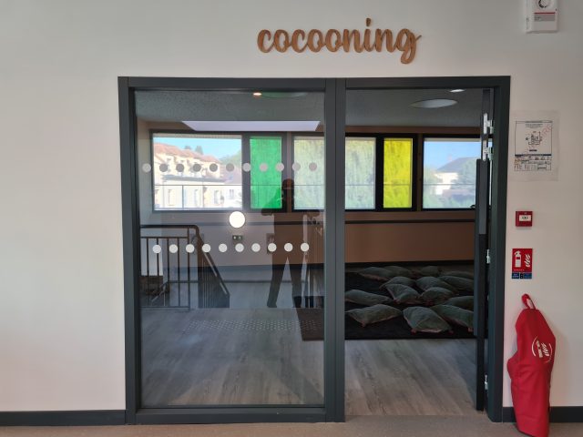 Lettrage Cocooning — Creabais, mobilier sur-mesure