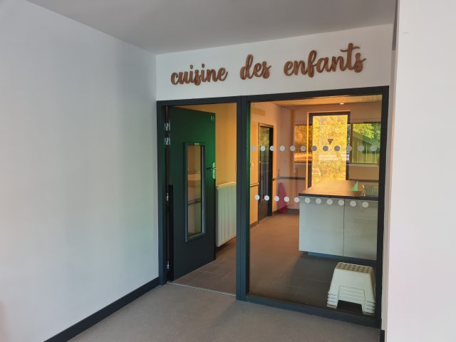 Lettrage Cuisine Enfants — Creabais, mobilier sur-mesure