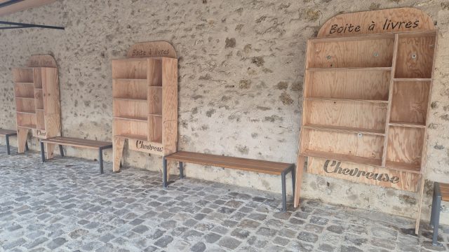 Lettrage Mobilier Urbain — Creabais, mobilier sur-mesure