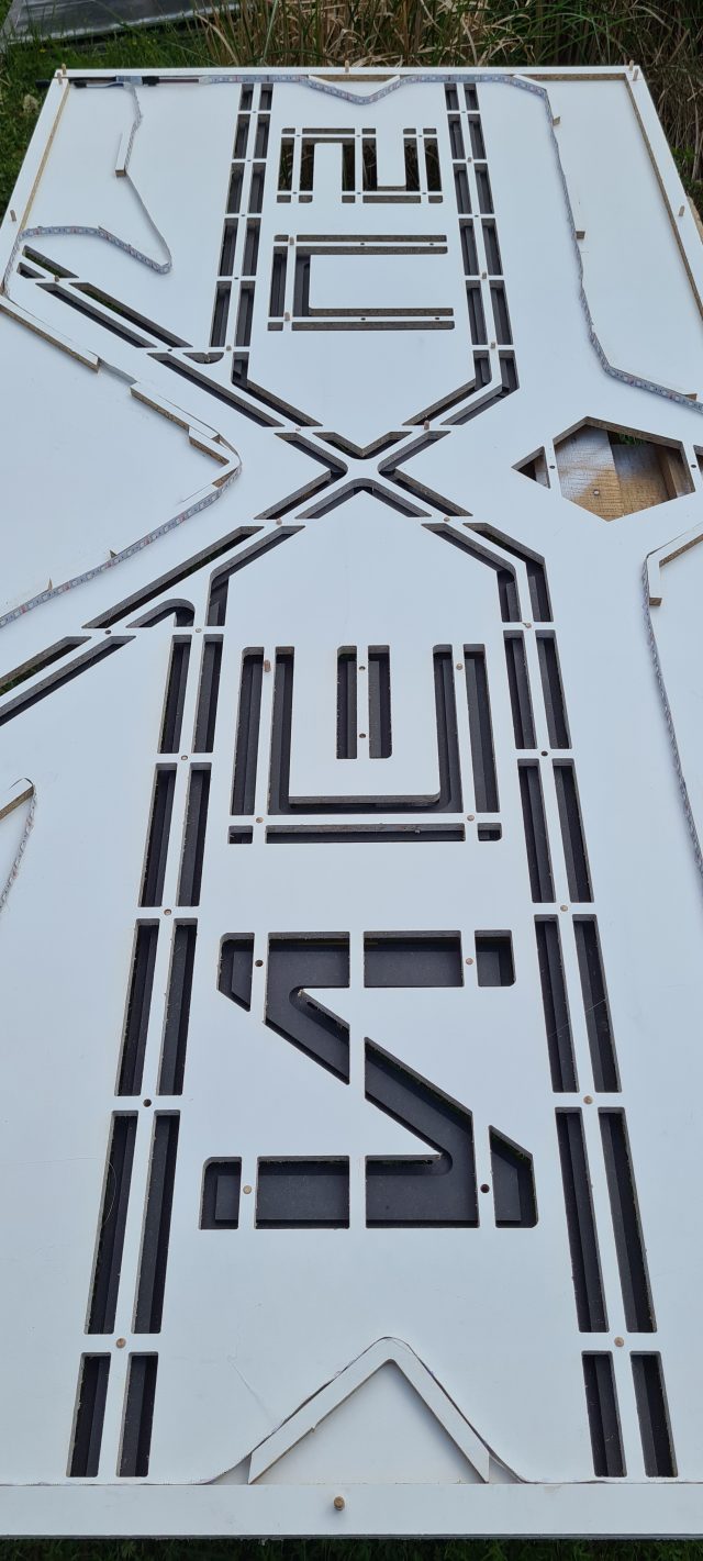 Lettrage Nexus Fabrication — Creabais, mobilier sur-mesure