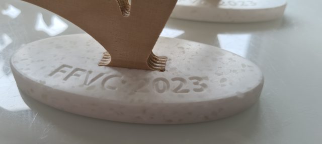 Trophée Socle Krion — Creabais, mobilier sur-mesure